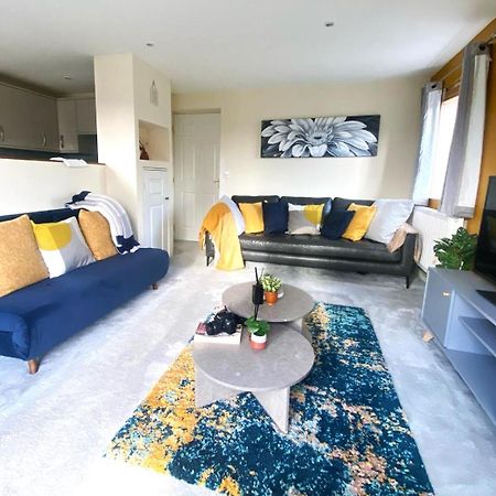 Large Cosy 2 Bedroom Ground Floor Flat In Stevenage Sg1 Sleeps 4-5 Free Parking Ngoại thất bức ảnh
