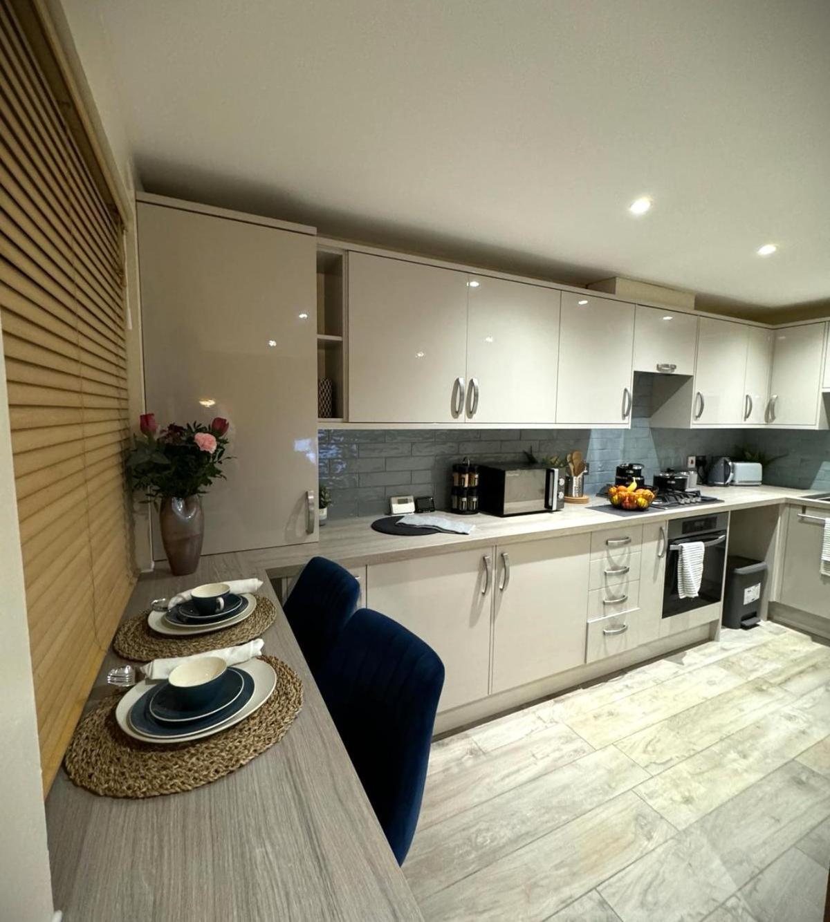 Large Cosy 2 Bedroom Ground Floor Flat In Stevenage Sg1 Sleeps 4-5 Free Parking Ngoại thất bức ảnh