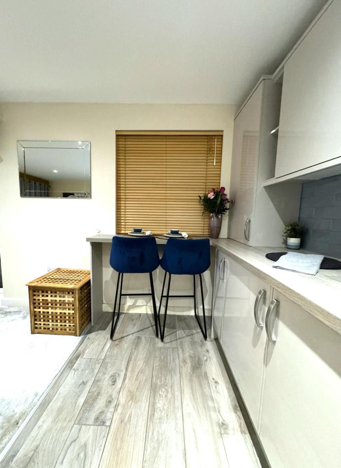 Large Cosy 2 Bedroom Ground Floor Flat In Stevenage Sg1 Sleeps 4-5 Free Parking Ngoại thất bức ảnh