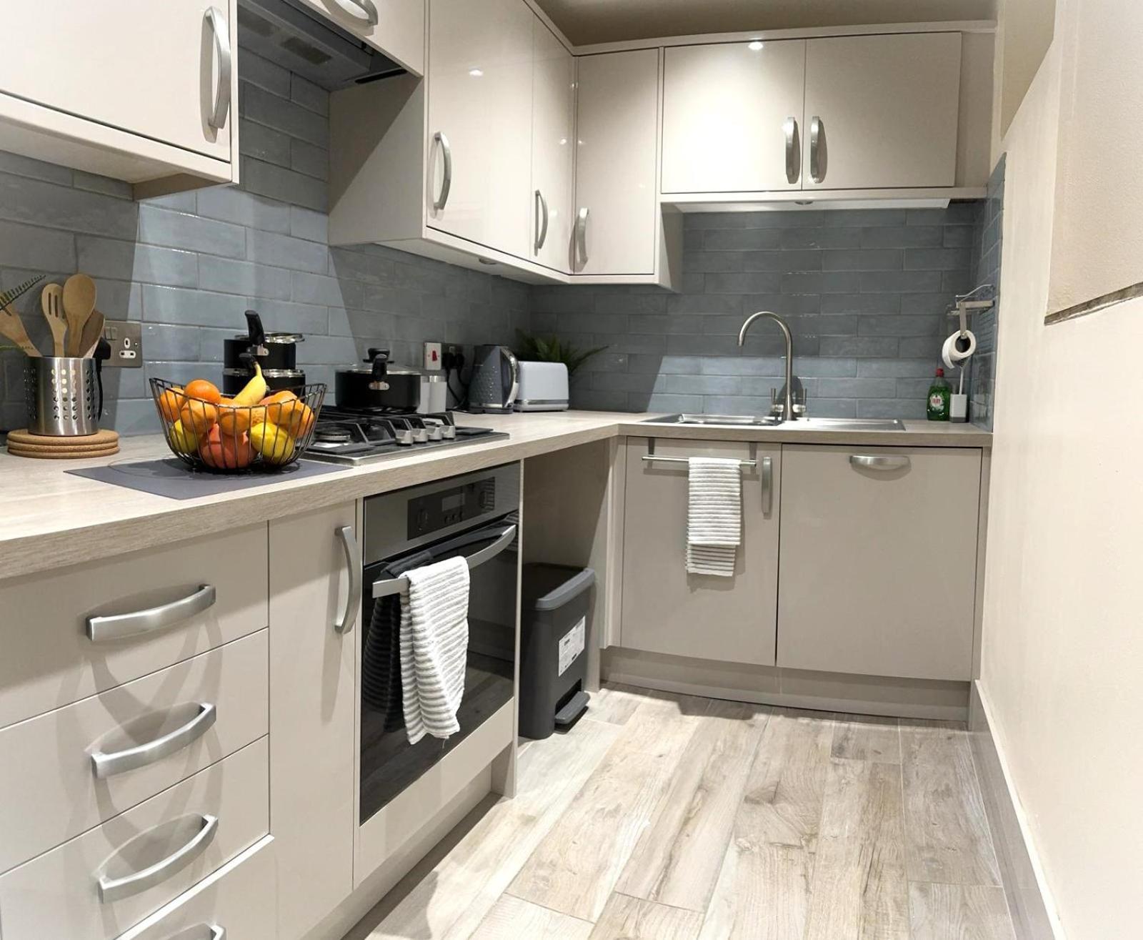 Large Cosy 2 Bedroom Ground Floor Flat In Stevenage Sg1 Sleeps 4-5 Free Parking Ngoại thất bức ảnh